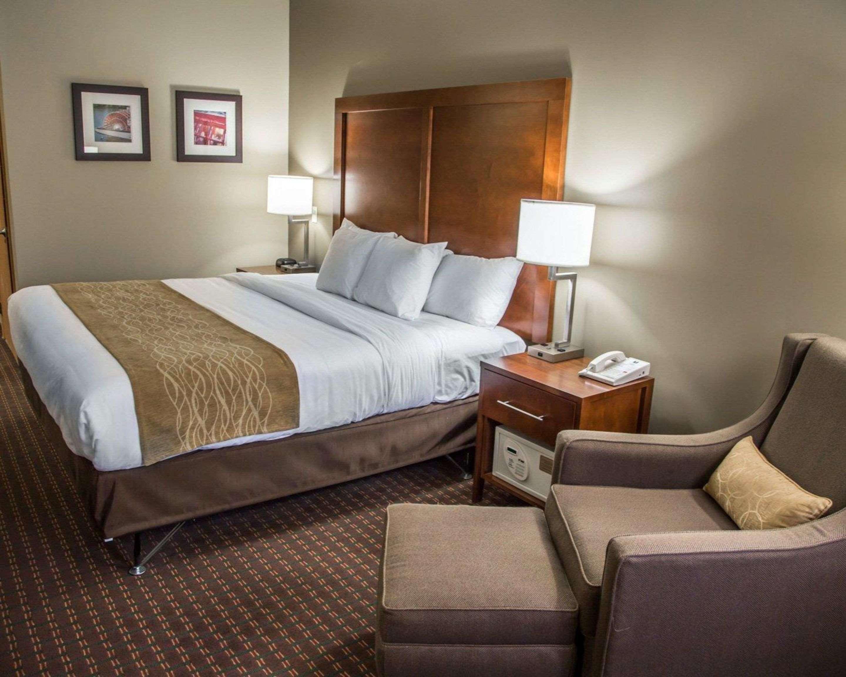 Comfort Inn & Suites Riverview Near Davenport And I-80 Le Claire Экстерьер фото