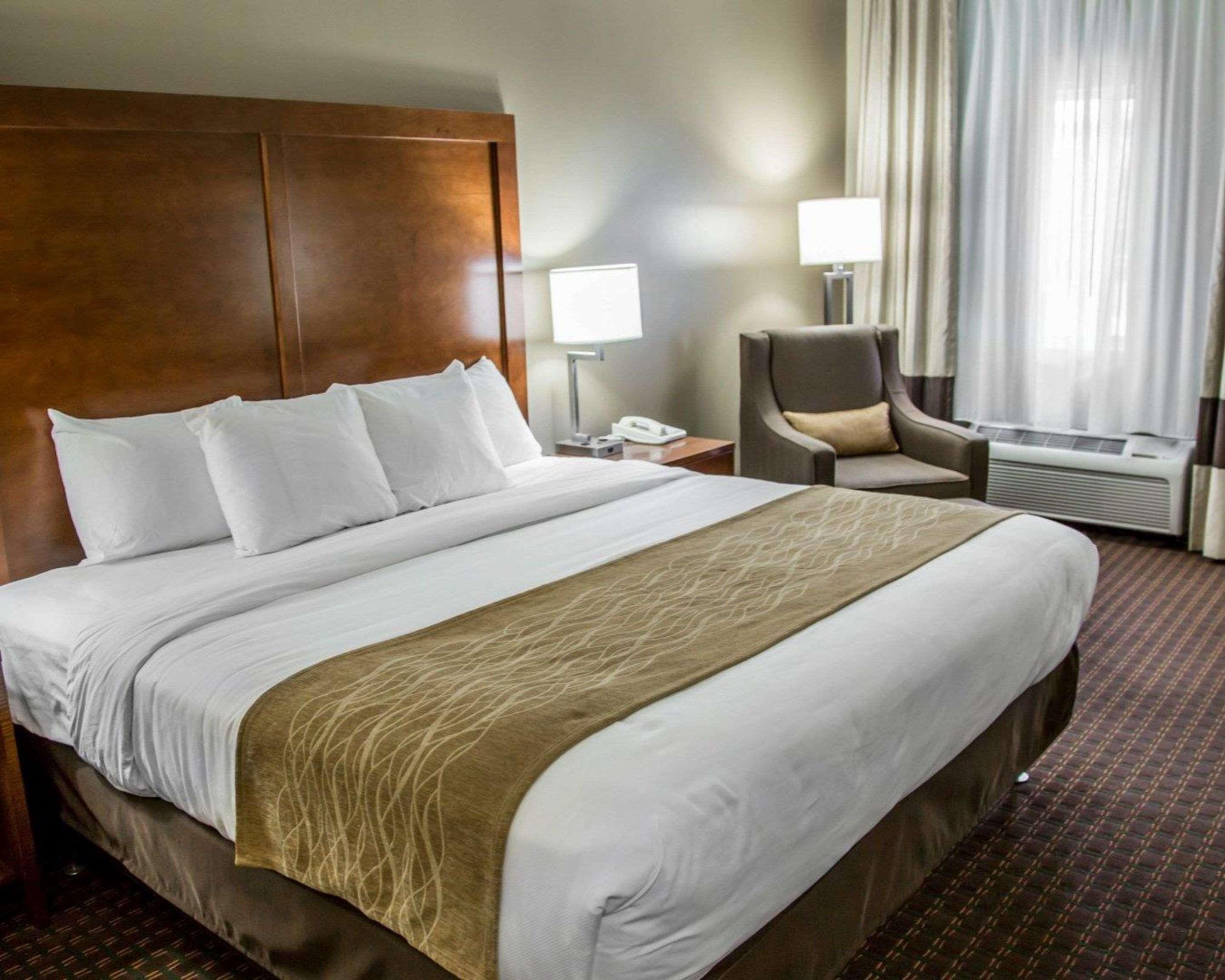 Comfort Inn & Suites Riverview Near Davenport And I-80 Le Claire Экстерьер фото