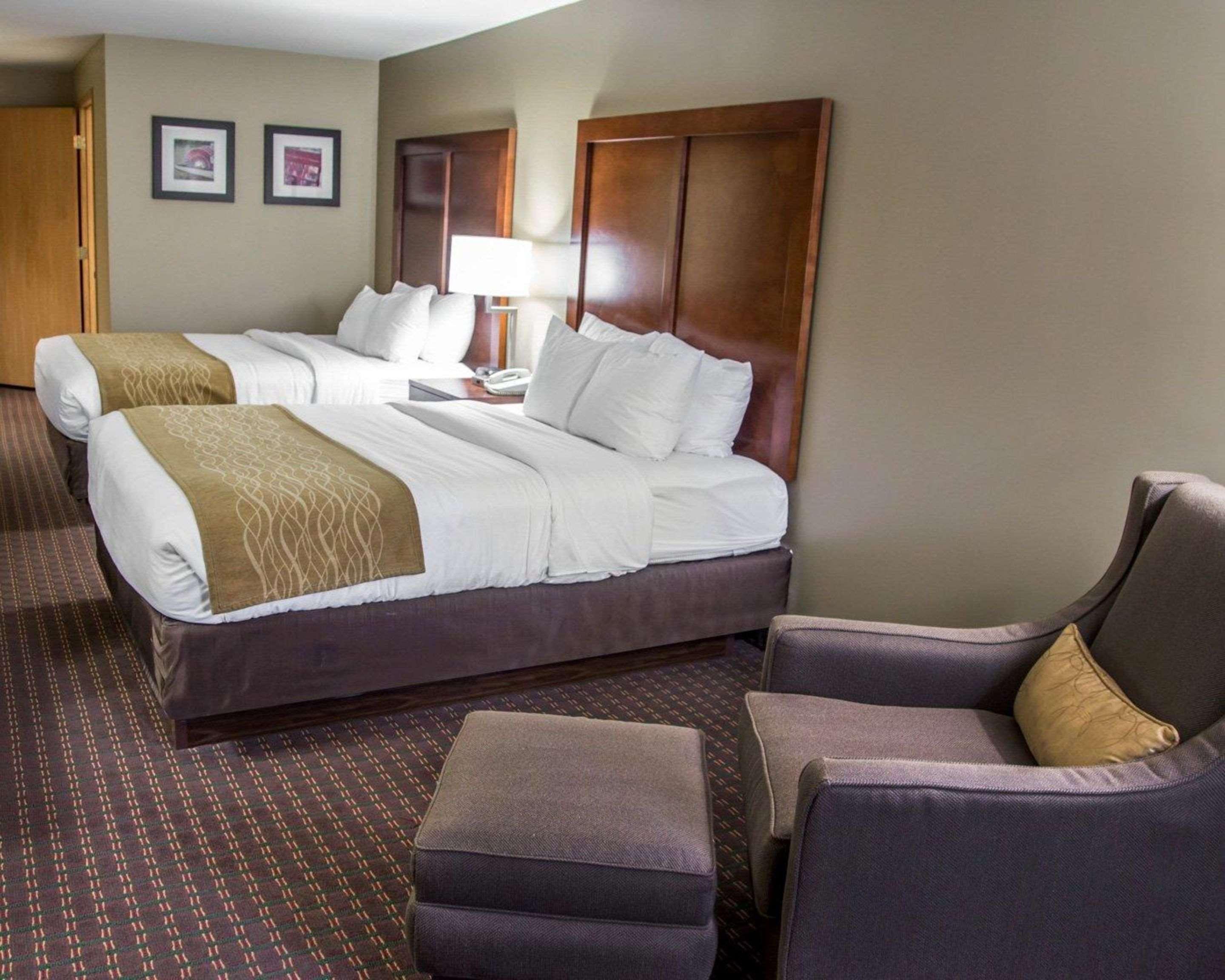 Comfort Inn & Suites Riverview Near Davenport And I-80 Le Claire Экстерьер фото