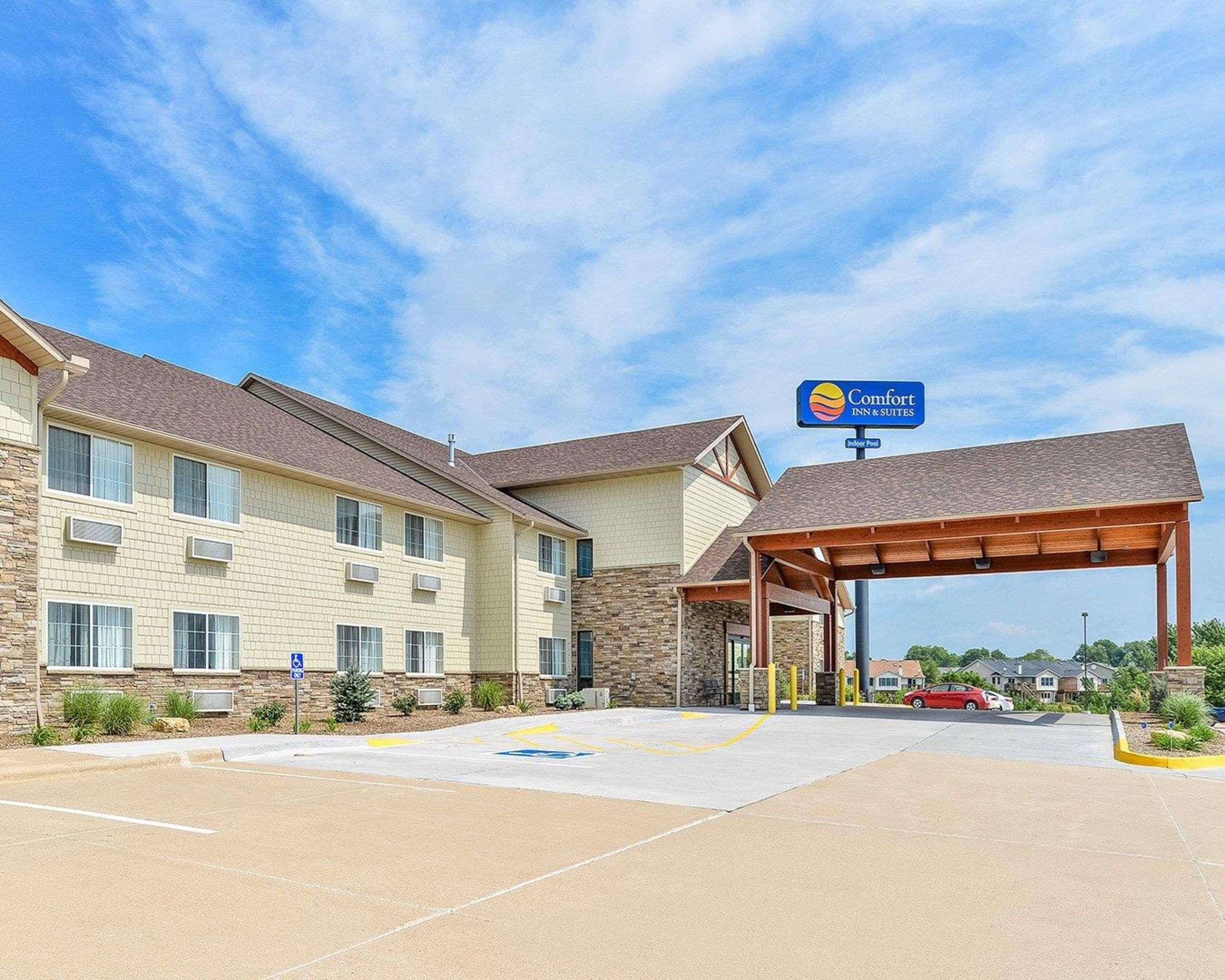 Comfort Inn & Suites Riverview Near Davenport And I-80 Le Claire Экстерьер фото