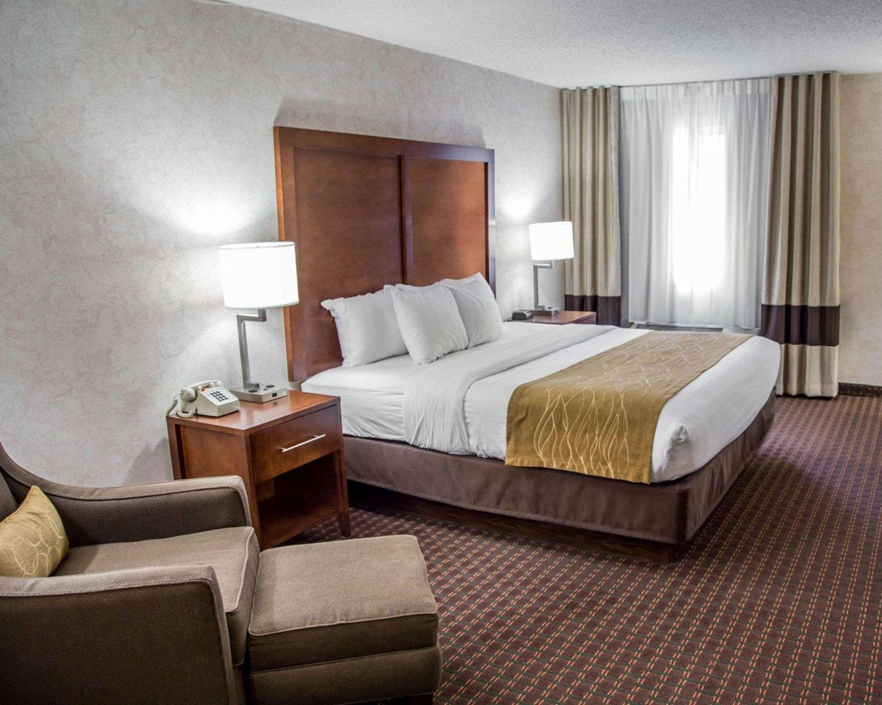 Comfort Inn & Suites Riverview Near Davenport And I-80 Le Claire Экстерьер фото