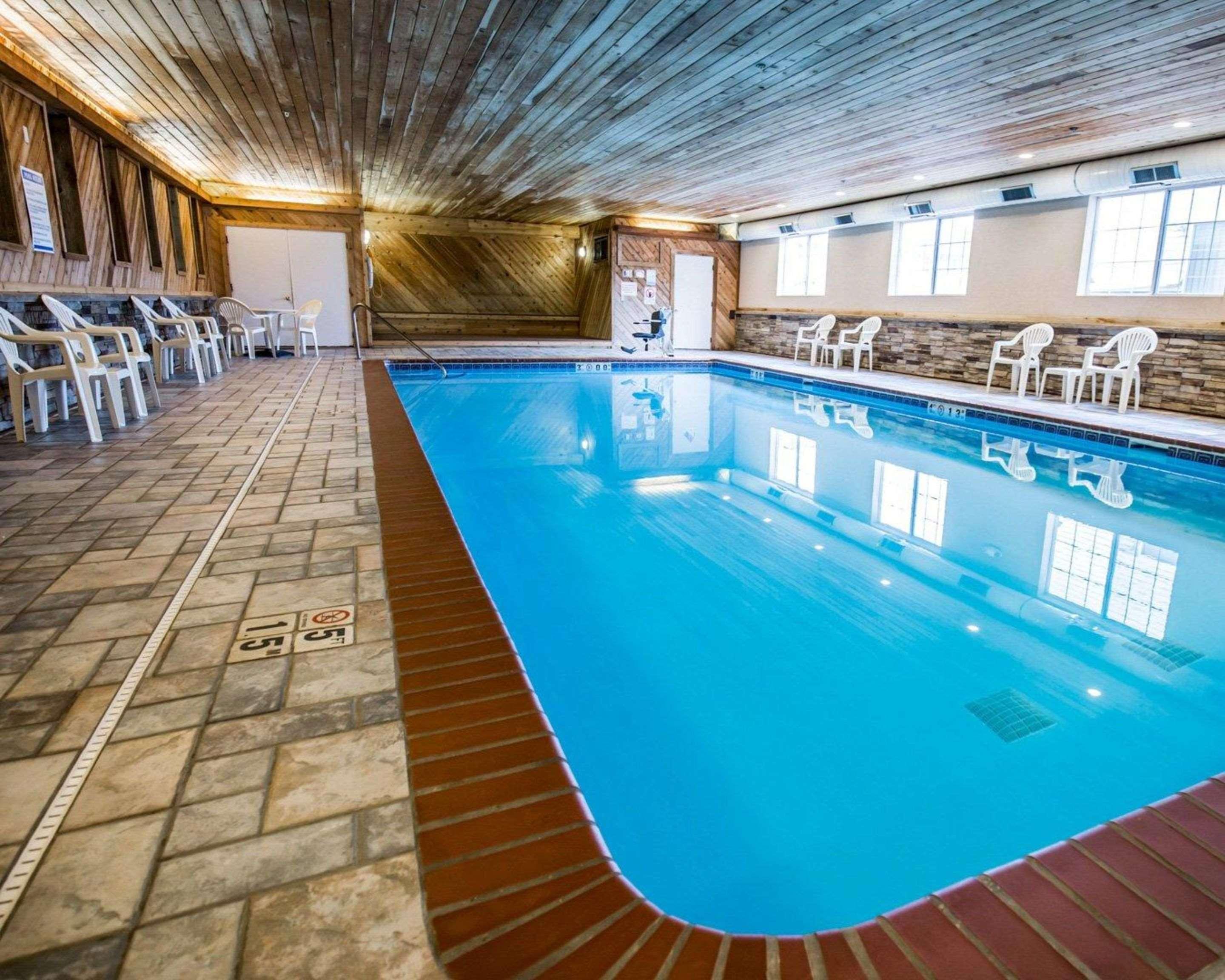 Comfort Inn & Suites Riverview Near Davenport And I-80 Le Claire Экстерьер фото