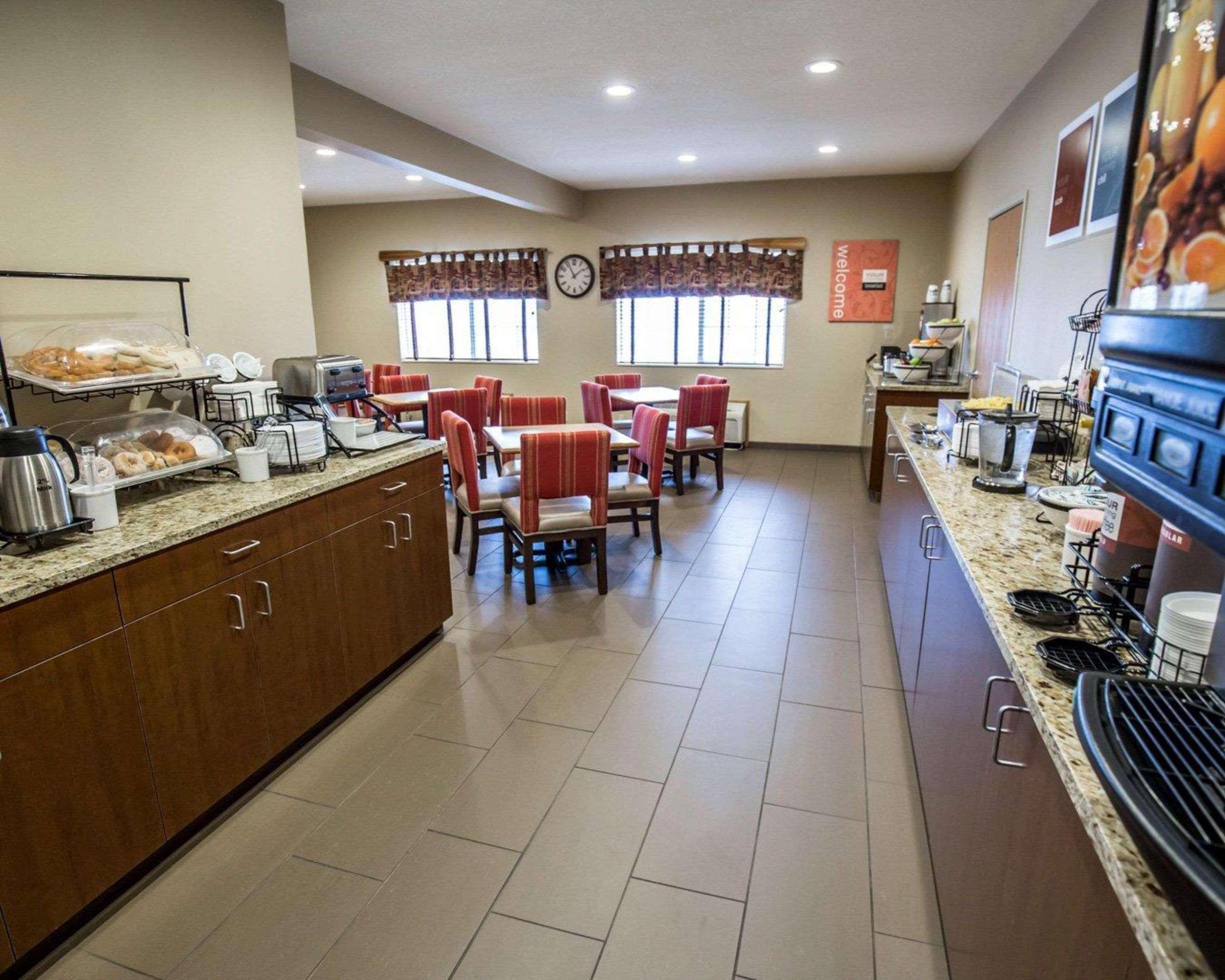 Comfort Inn & Suites Riverview Near Davenport And I-80 Le Claire Экстерьер фото