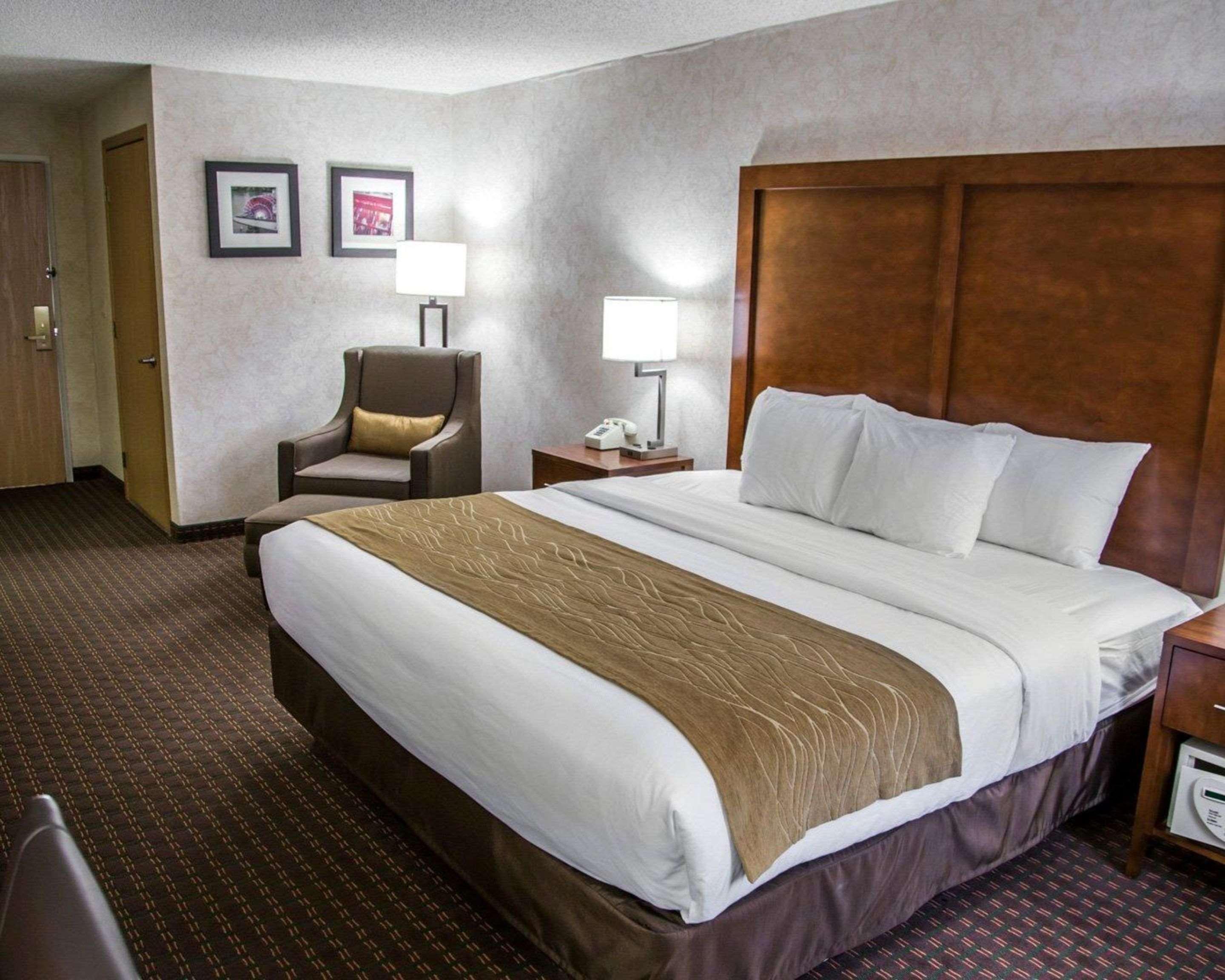 Comfort Inn & Suites Riverview Near Davenport And I-80 Le Claire Экстерьер фото