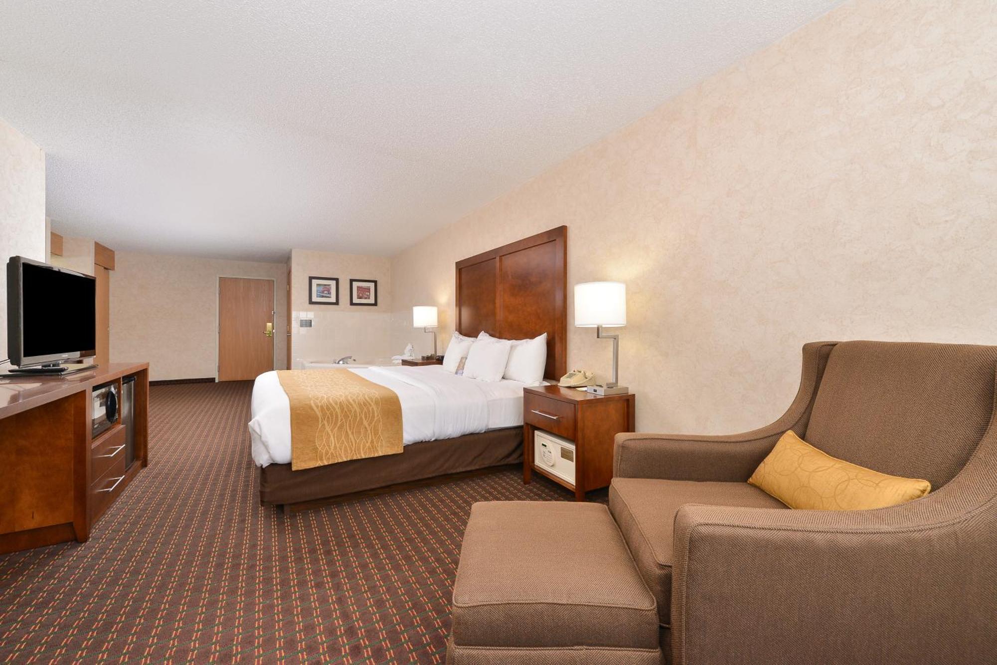 Comfort Inn & Suites Riverview Near Davenport And I-80 Le Claire Номер фото