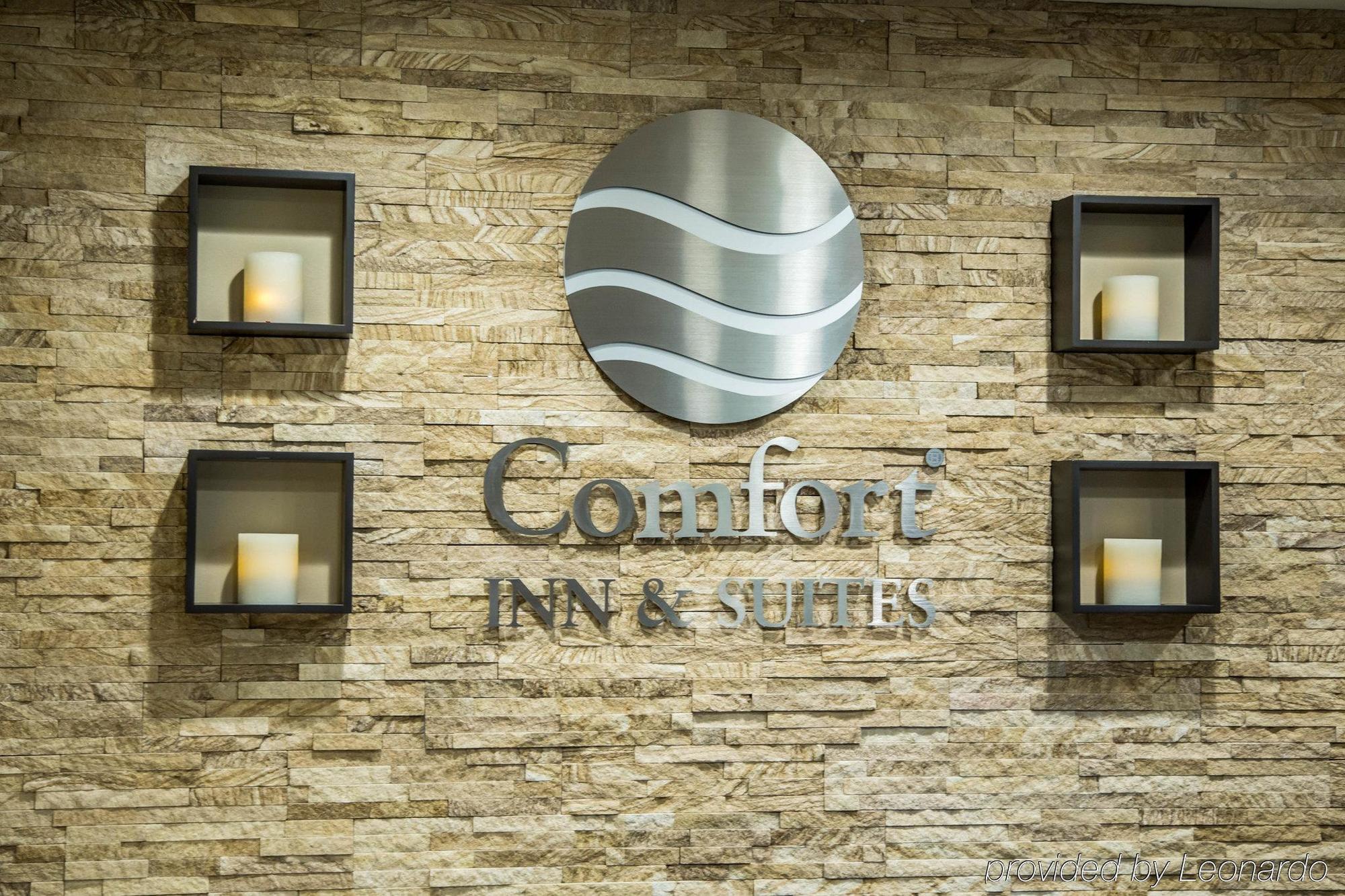 Comfort Inn & Suites Riverview Near Davenport And I-80 Le Claire Экстерьер фото