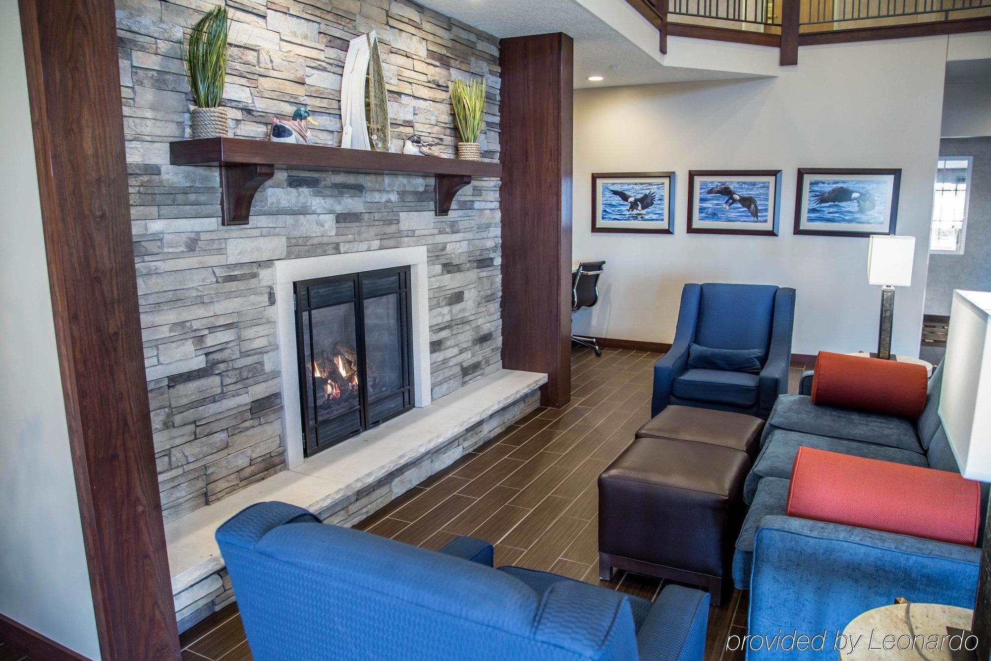 Comfort Inn & Suites Riverview Near Davenport And I-80 Le Claire Экстерьер фото