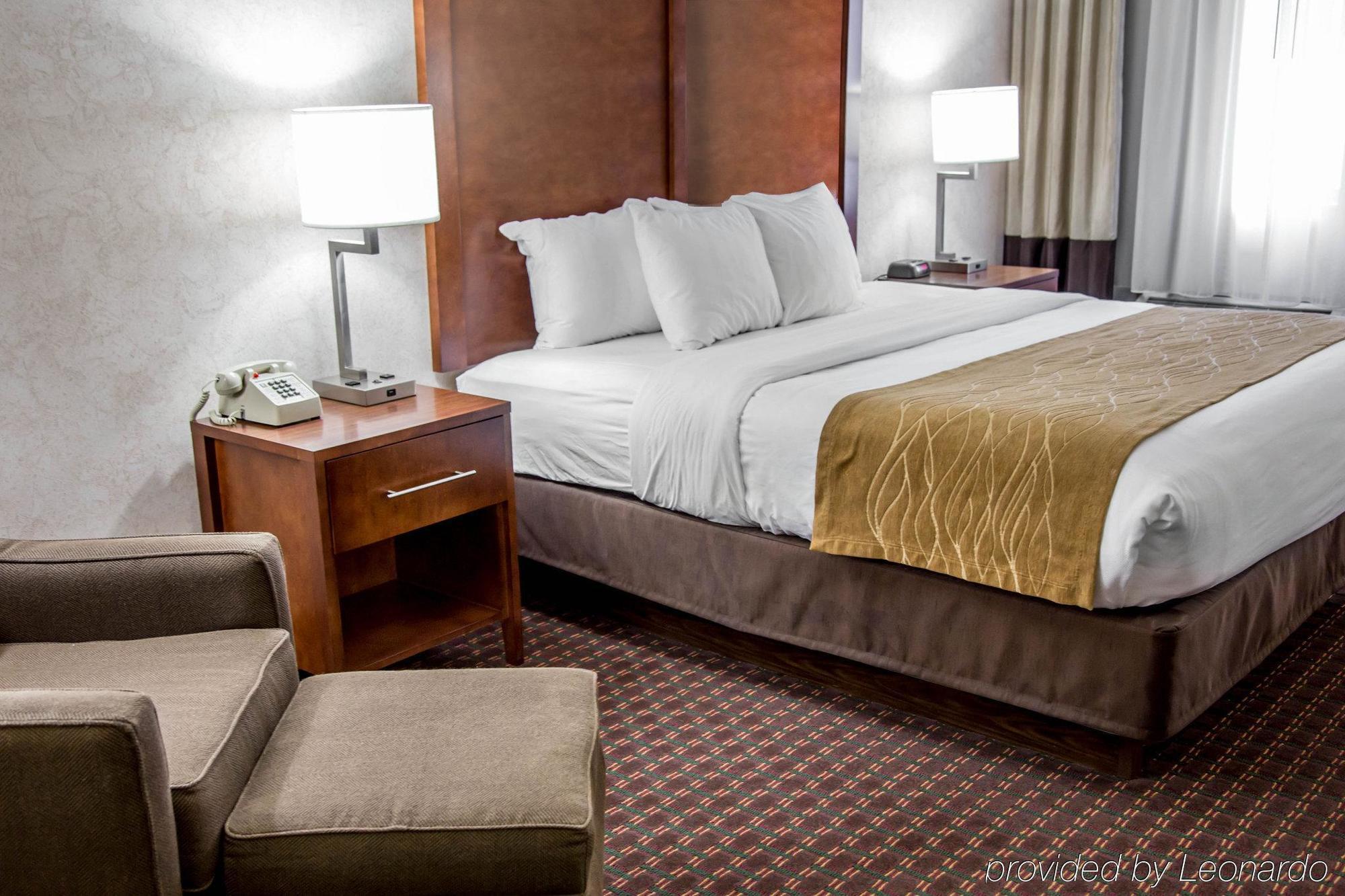 Comfort Inn & Suites Riverview Near Davenport And I-80 Le Claire Экстерьер фото