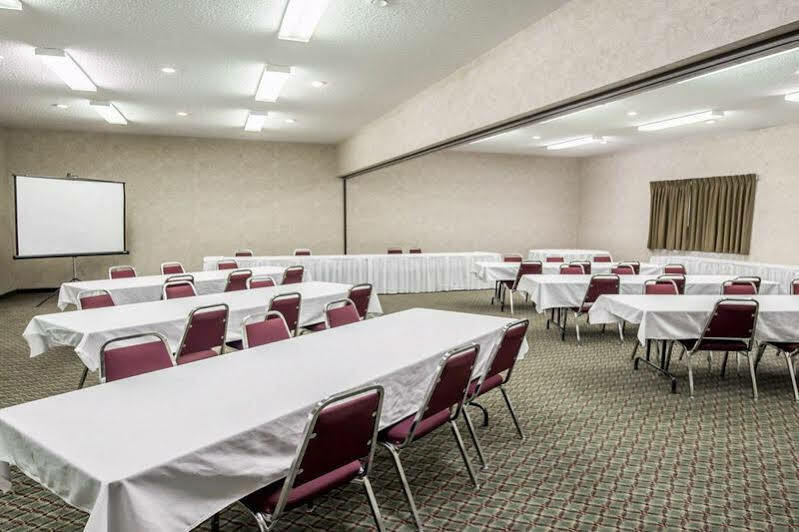 Comfort Inn & Suites Riverview Near Davenport And I-80 Le Claire Экстерьер фото