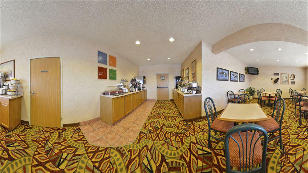 Comfort Inn & Suites Riverview Near Davenport And I-80 Le Claire Экстерьер фото